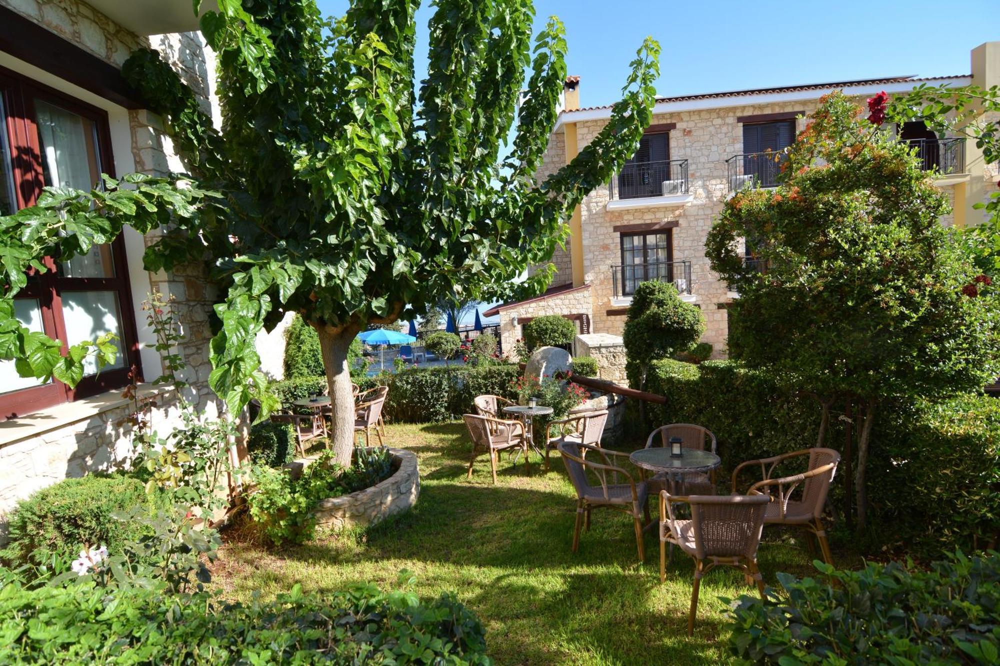 Palates Hotel Dhrousha Exterior photo